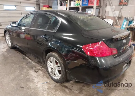 2015 Infiniti Q40 z USA, uszkodzony, nr VIN JN1CV6AR9FM650996